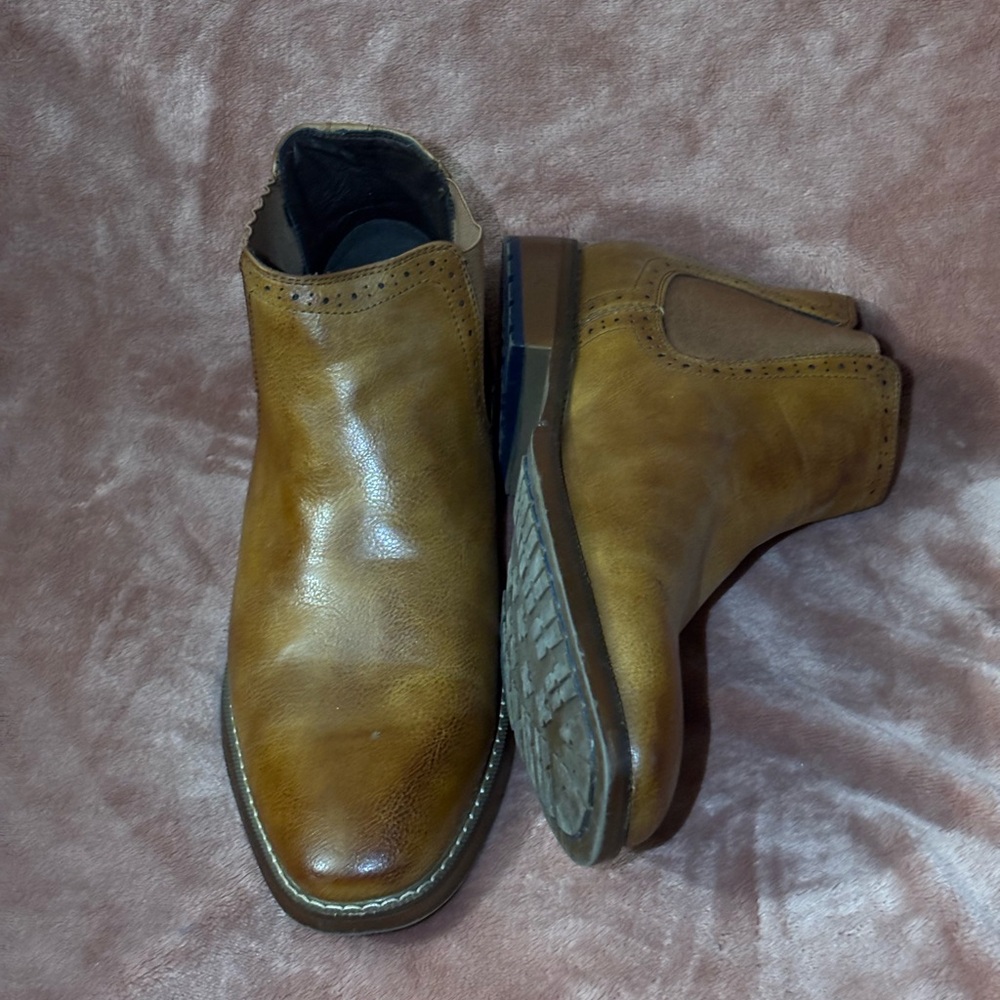 Van Heusen Tan Chukka Boots